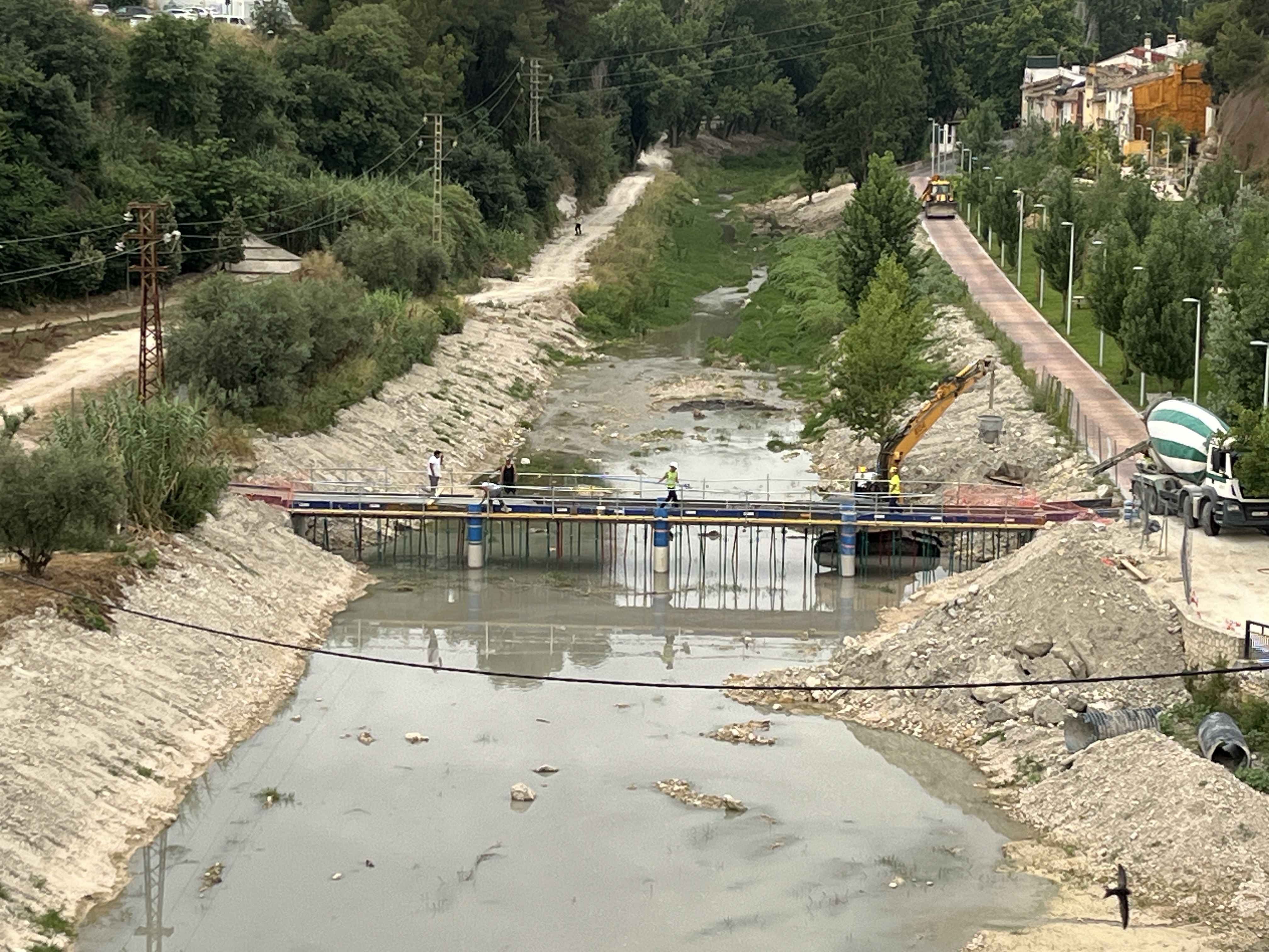 Vista general de la pasarela en obra